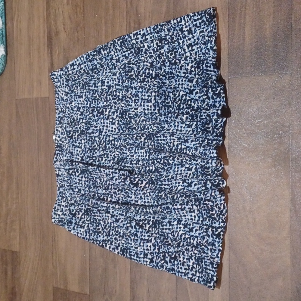 New York and Company skirt with pockets
